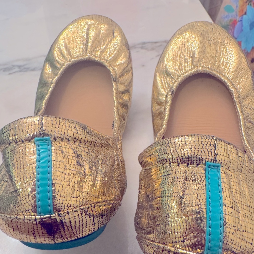 LE Theia Tieks